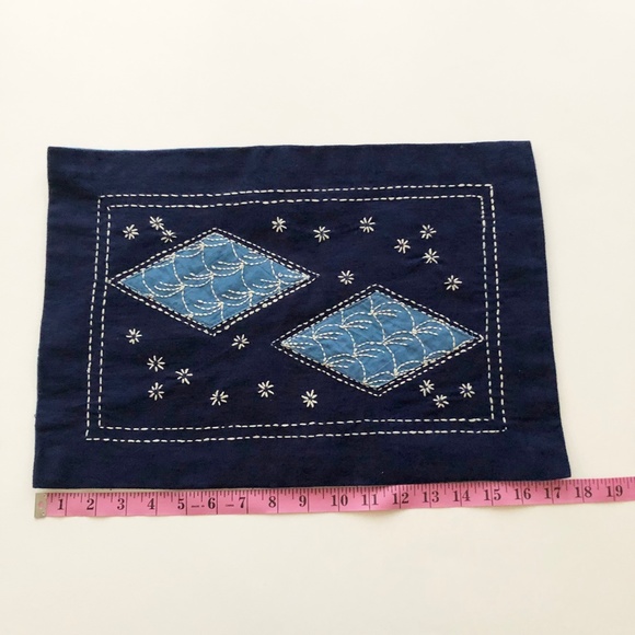Set 2 Handmade Embroidered Placemats Geometric Diamond Shapes Blue White Navy - Picture 6 of 7